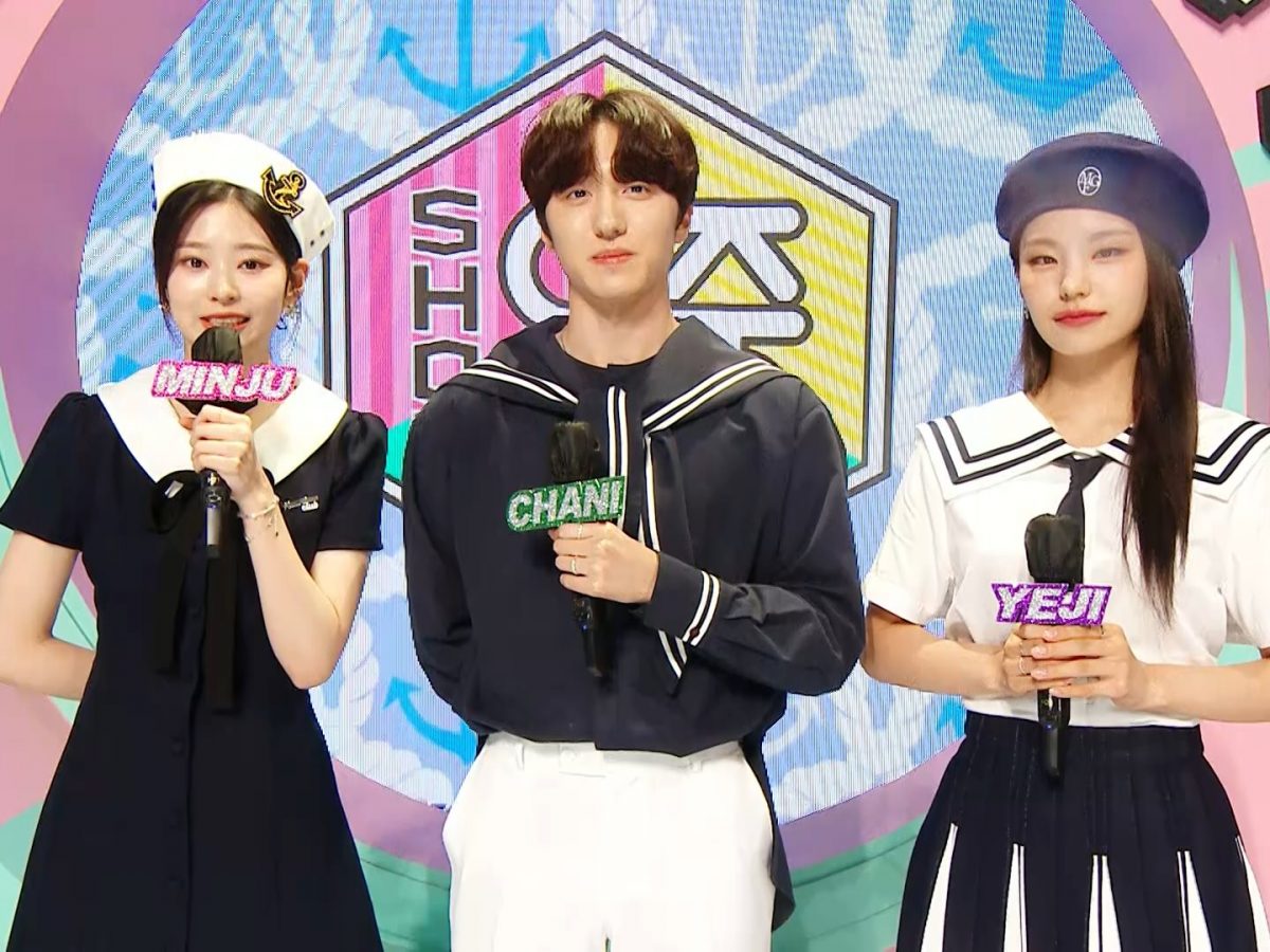 Music core хенджин. Music core ведущие. Core show. Music core корея. Была ведущей программы show music core.